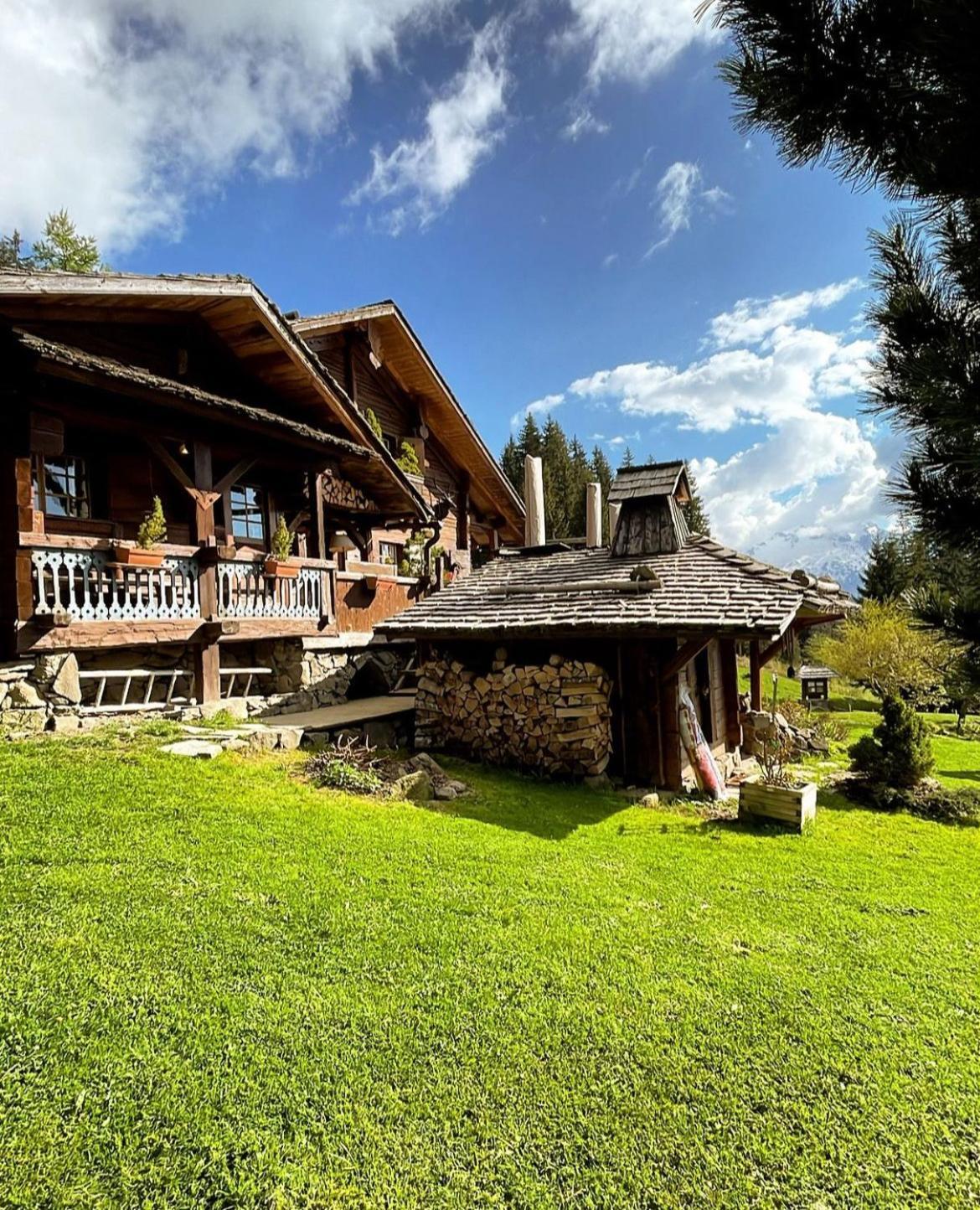 La Ferme Des Vonezins Hotell Thônes Exteriör bild