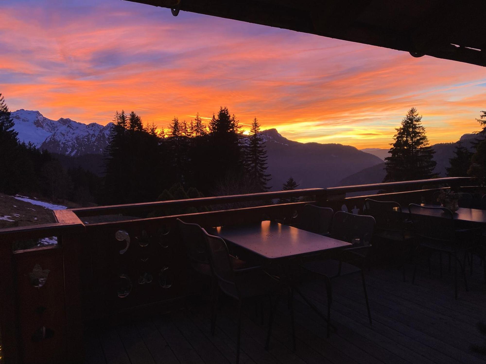 La Ferme Des Vonezins Hotell Thônes Exteriör bild