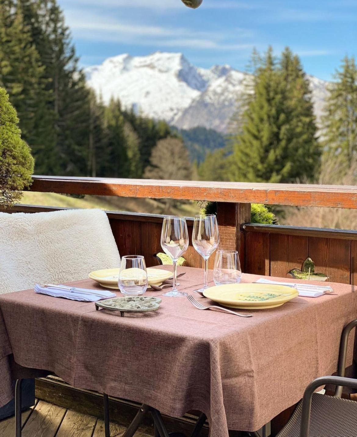 La Ferme Des Vonezins Hotell Thônes Exteriör bild